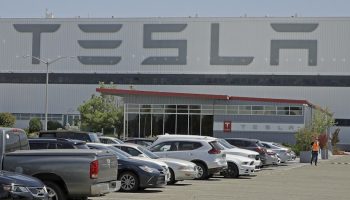 Tesla Concediază 10% din Angajați pe Fondul Scăderii Vânzărilor