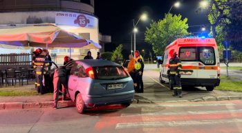 EXCLUSIV VIDEO: Un șofer beat a intrat cu mașina în terasa unei pizzerii din Baia Mare
