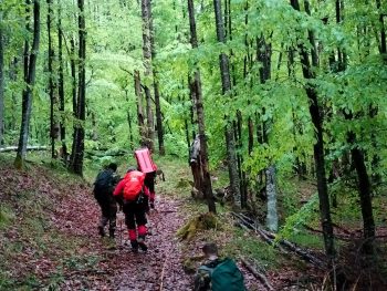 ACŢIUNE SALVAMONT pentru recuperarea a trei ucraineni rătăciţi pe vf Șerban din munții Maramureșului