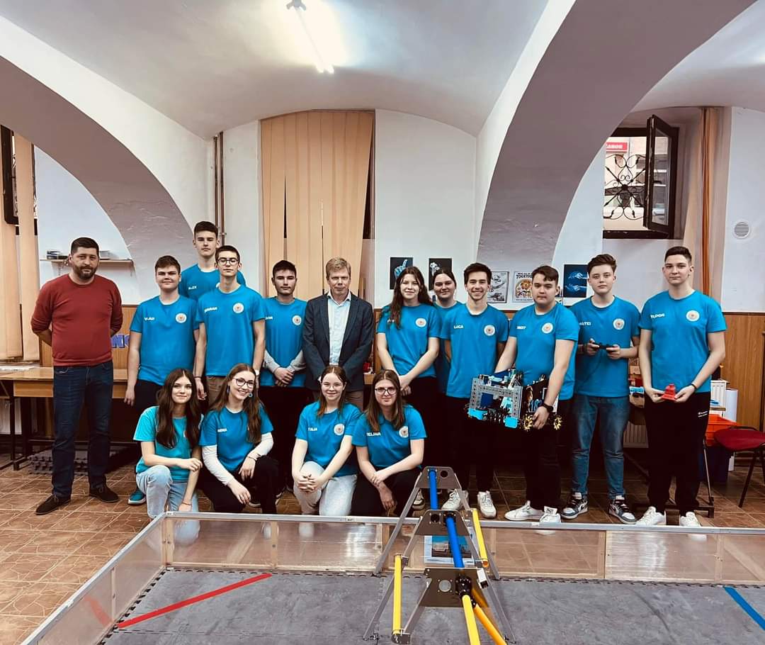 Echipa de robotică a Colegiului Slavici a găzduit o delegație din Olanda