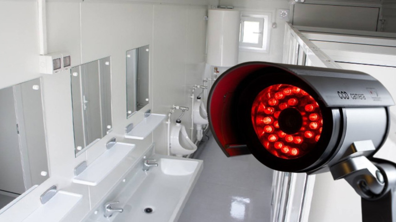 Conducerea unei școlii gimnaziale din Timișoara a montat camere de supraveghere în toalete