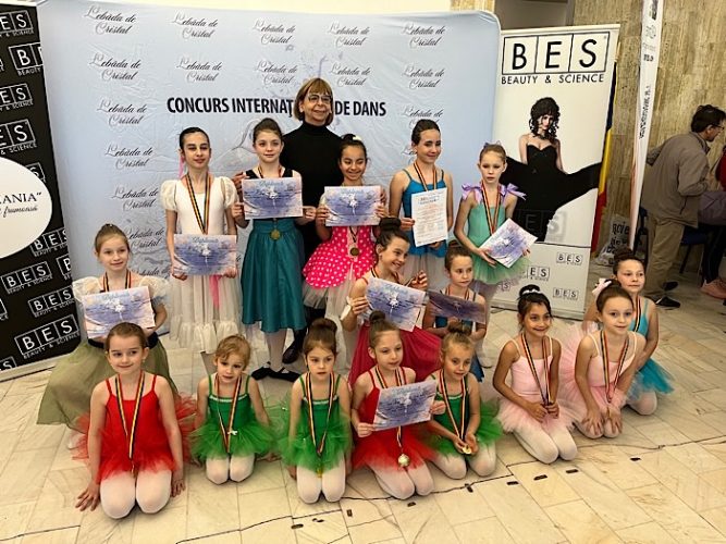 Balerinele de la Modefitstudio, sub conducerea profesoarei Ana Macovei, au fost vedetele prestigiosului concurs internațional de dans ‘Lebăda de Cristal’.