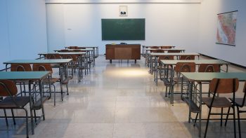 12 școli sătmărene pot primi câte 300.000 de euro, pentru reducerea abandonului școlar