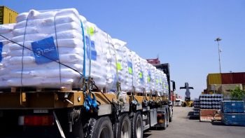 Camioanele cu făină  din Programul  Alimentar Mondial  au intrat în Fâşia  Gaza din portul  Ashdod