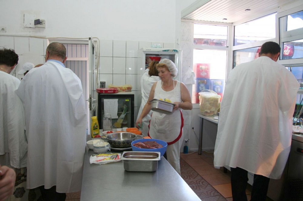 Un Depozit Alimentar din Satu Mare a fost amendat  de inspectorii sanitar-veterinari cu 10.000 de lei