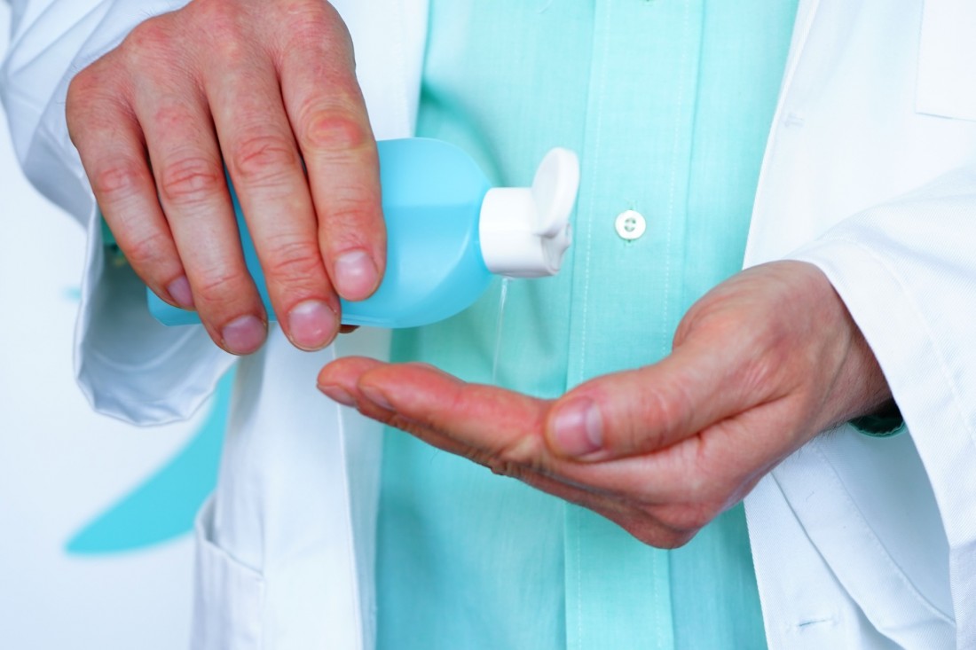 7 din 10 medici din clinicile private preferă furnizori acreditați de dezinfectanți