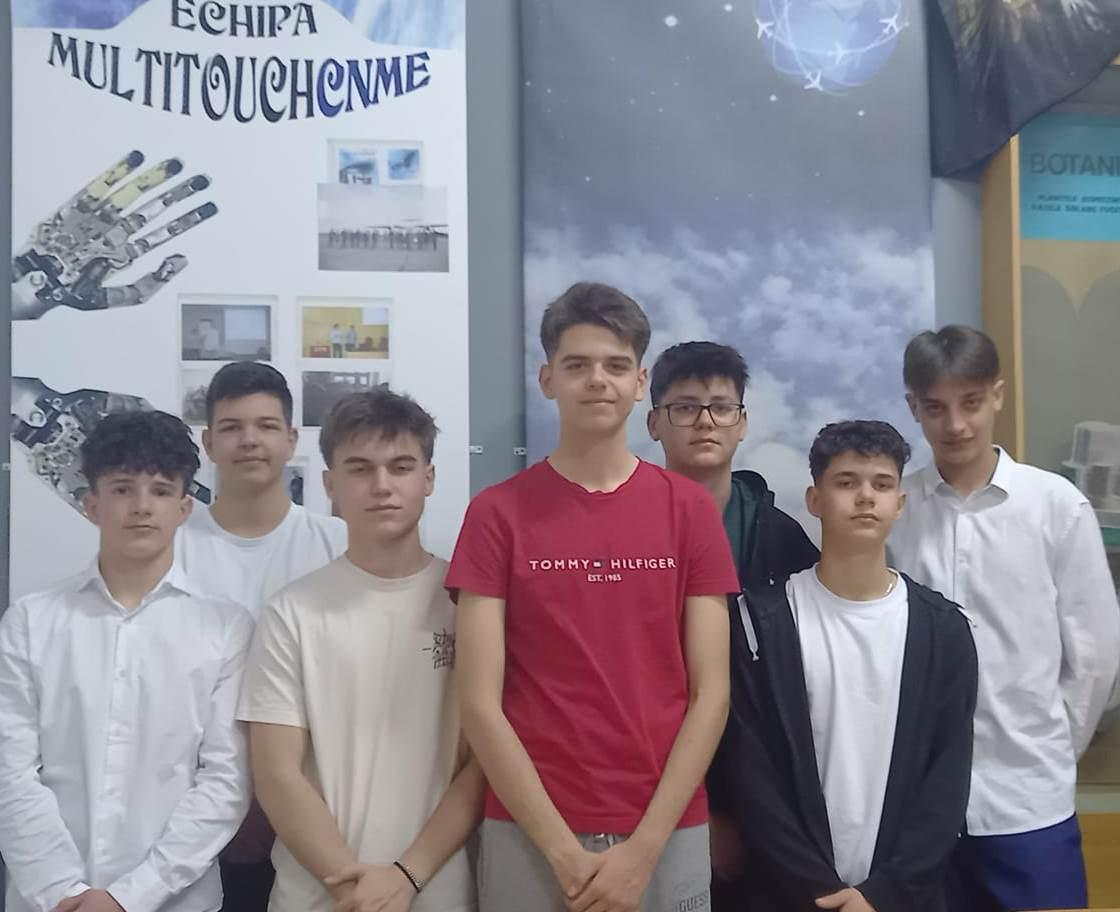 Echipa Multitouchcnme de la Colegiul Mihai Eminescu, calificată la faza națională a Concursului  IT DaVinci