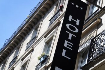 HOTELIERII FRANCEZI: Rezervări scăzute și anulări masive înaintea Jocurilor Olimpice de la Paris