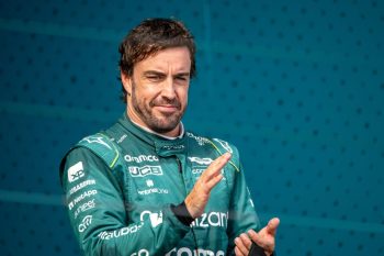 Fernando Alonso rămâne la Aston Martin și în 2025