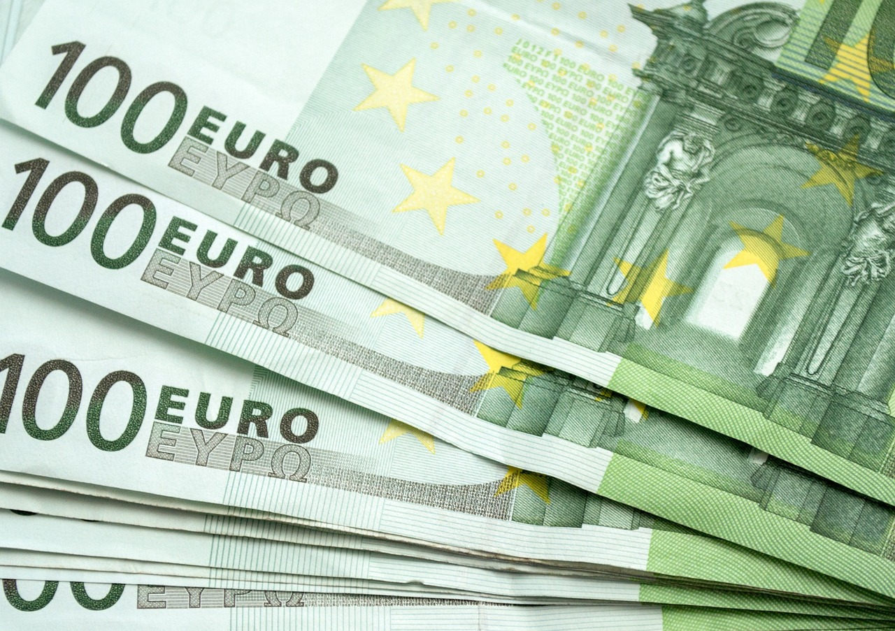 Euro s-a apropiat puternic de maximul istoric