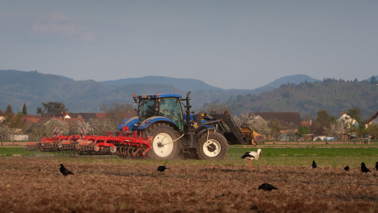 Discrepanțele salariale ale tractoriștilor români