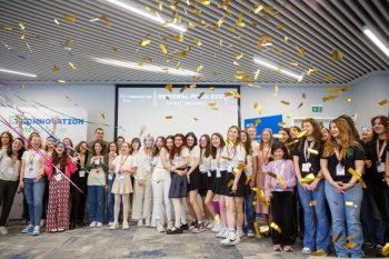 36 de eleve din România merg în semifinalele competiției internaționale Technovation Girls