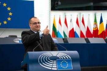 Votează Cristian Terheș, singurul europarlamentar român ce face valuri la Bruxelles pentru că cere transparența contractelor din pandemie!