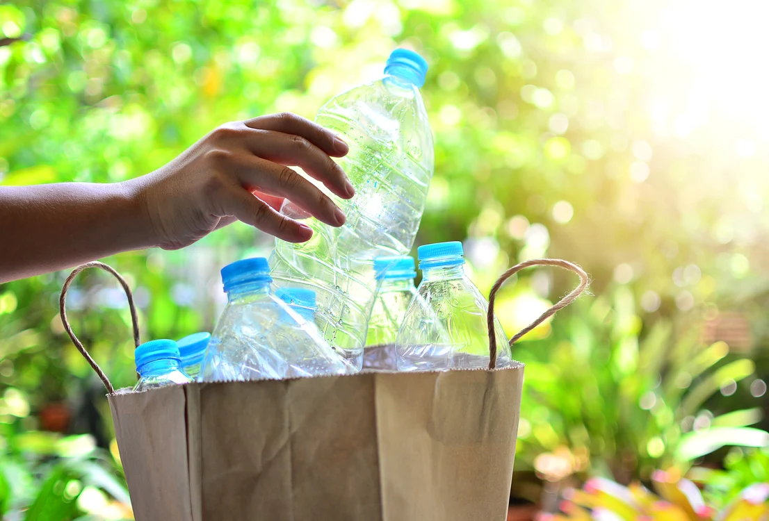 Kaufland oferă 1 leu pentru fiecare sticlă reciclată
