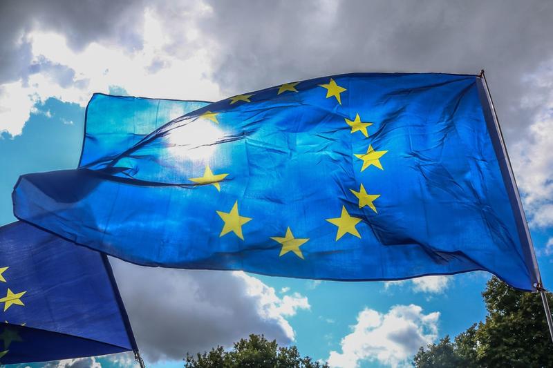 Ţările UE au aprobat noi reguli mai relaxate privind datoria publică şi deficitul bugetar