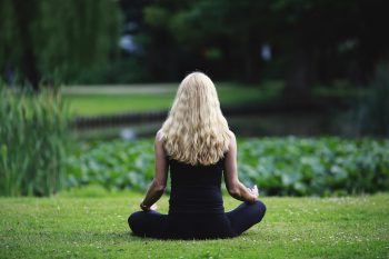 Meditația ne ajută să scăpăm de stresul cotidian