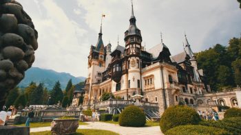 Pele;, inclus `n topul celor mai frumoase castele din Europa
