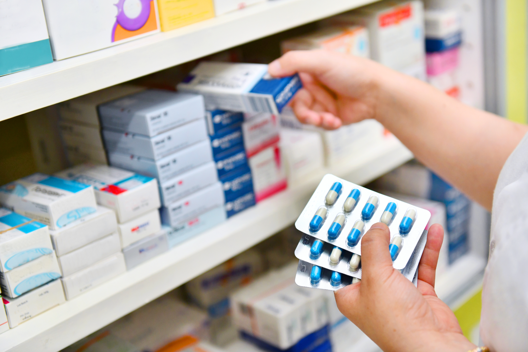 Zeci de medicamente ar putea fi retrase de pe piața din România, la cererea Comisiei Europene