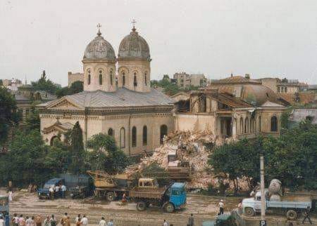 Pe 19 iunie 1987, Biserica Sfânta Vineri din București a fost demolată la ordinul Elenei Ceaușescu.