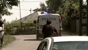 Adolescentul de 17 ani, în arest preventiv după ce și-a agresat unchiul cu o coasă în Sălaj