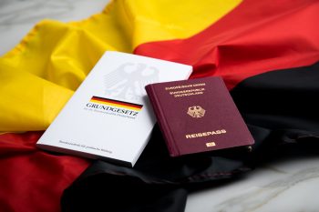 Mii de români vor putea deveni cetățeni germani