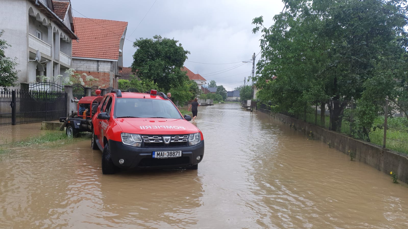 Curți, beciuri și locuințe inundate la Turț și Tarna Mare