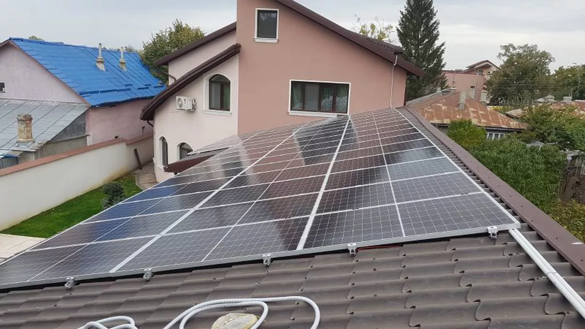 Schimbări majore pentru românii interesați de panouri solare subvenționate