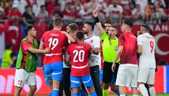 Istvan Kovacs stabilește un record controversat la Euro 2024 cu 20 de cartonașe într-un singur meci