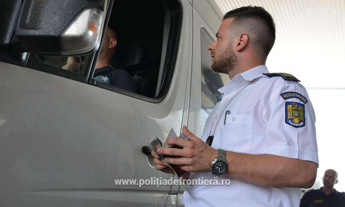 Autoturism radiat din circulație oprit la intrarea în țară