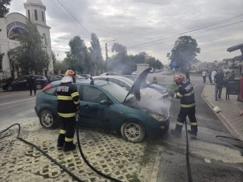 Incendiu la un autoturism pe strada Gheorghe Barițiu, Satu Mare.