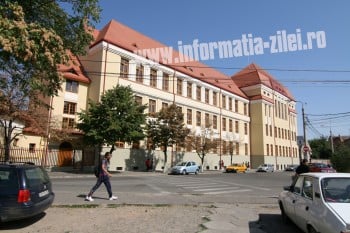 Colegiul „Mihai Eminescu” și școala „George Coșbuc” din Satu Mare, decorate cu Ordinul „Meritul pentru Învățământ” de președinte de Ziua Educației