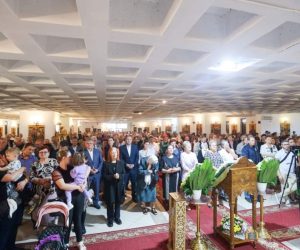 Sute de credincioși la Biserica “Sfinții Împărați Constantin și Elena”